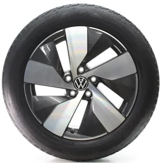 VW Passat B9 Variant CJ5 Winterräder Bologna Goodyear 215/55R17 DOT24 3J0601025K - Bild 2