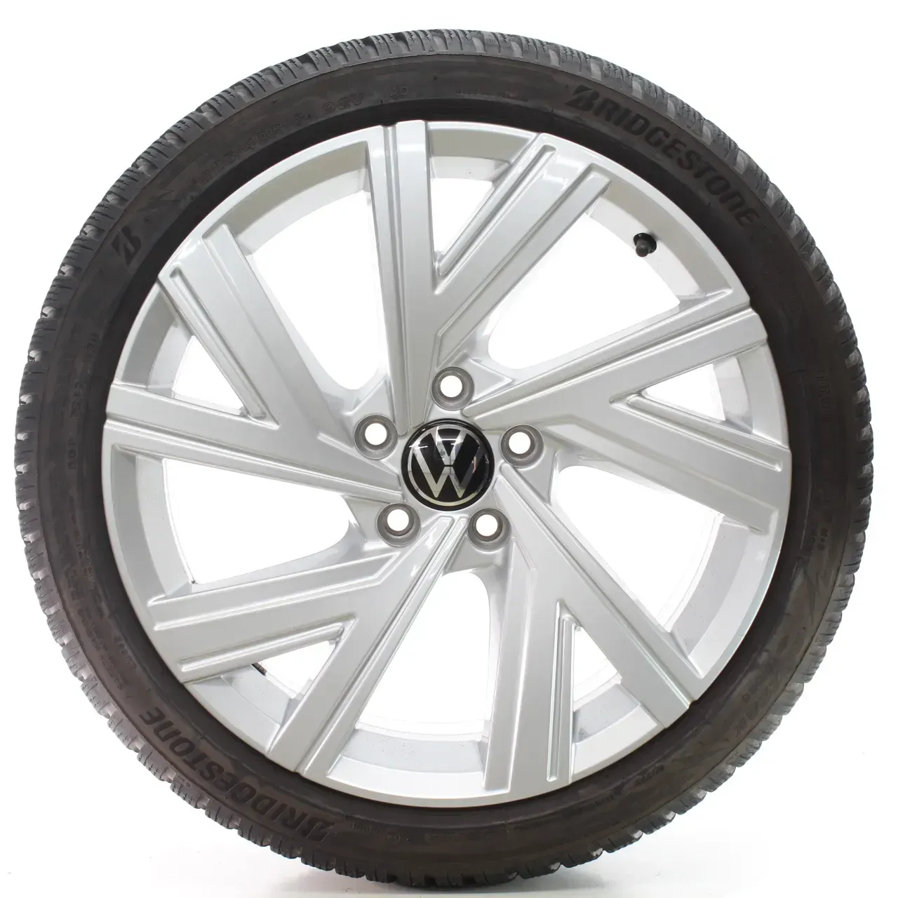 VW Golf 8 VIII CD1 Winterräder Bergamo Bridgestone 225/40R18 DOT24 5H0601025AB - Bild 1