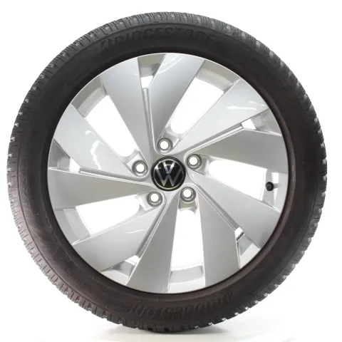 Background image for VW Golf 8 VIII CD1 Winterräder Belmont Bridgestone 205/50R17 DOT24 5H0601025B