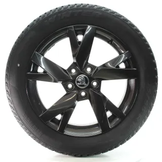 Skoda Octavia IV NX Winterräder Lyra Schwarz Pirelli 205/55R17 95T 5E3601025AE - Bild 1
