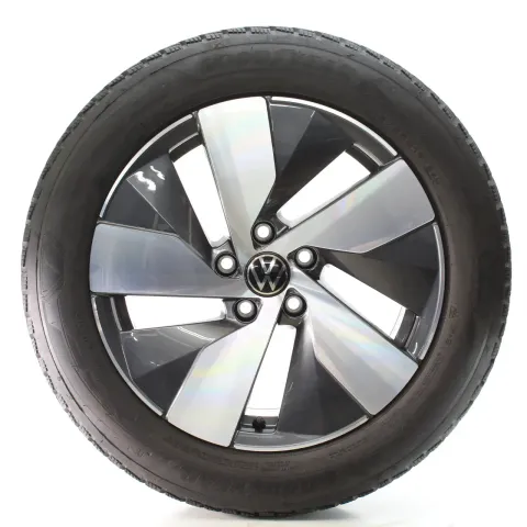 Background image for VW Passat B9 Variant CJ5 Winterräder Bologna Goodyear 215/55R17 DOT25 3J0601025B