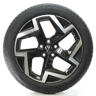 VW Passat B9 Variant CJ5 Winterräder Coventry Pirelli 235/45R18 DOT24 3J0601025M - Bild 1