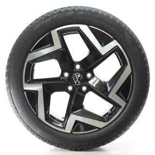 VW Passat B9 Variant CJ5 Winterräder Coventry Pirelli 235/45R18 DOT24 3J0601025M - Bild 2