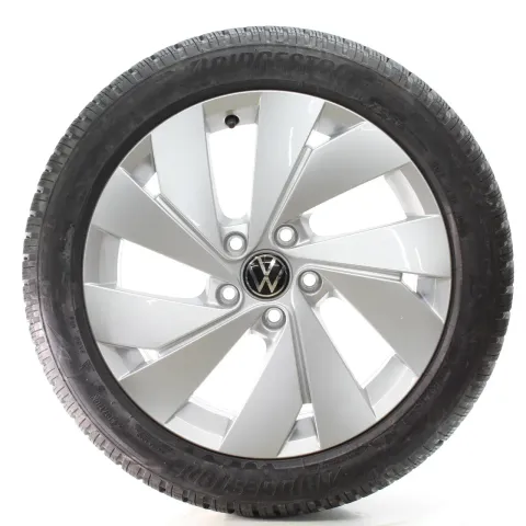 Background image for VW Golf VIII CD1 CG5 Winterräder Belmont Bridgestone 205/50R17 DOT25 5H0601025B