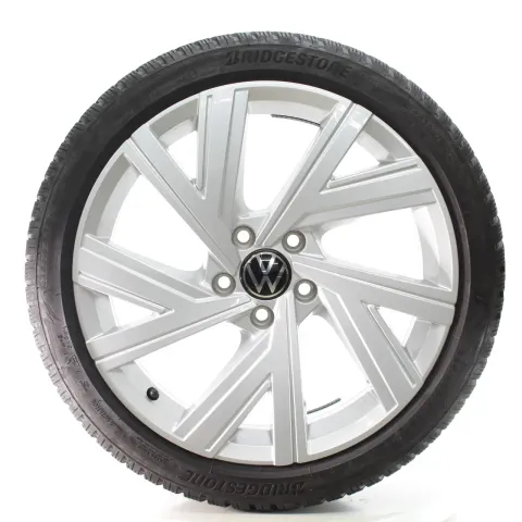 Background image for VW Golf 8 VIII CD1 Winterräder Bergamo Bridgestone 225/40R18 DOT25 5H0601025AB