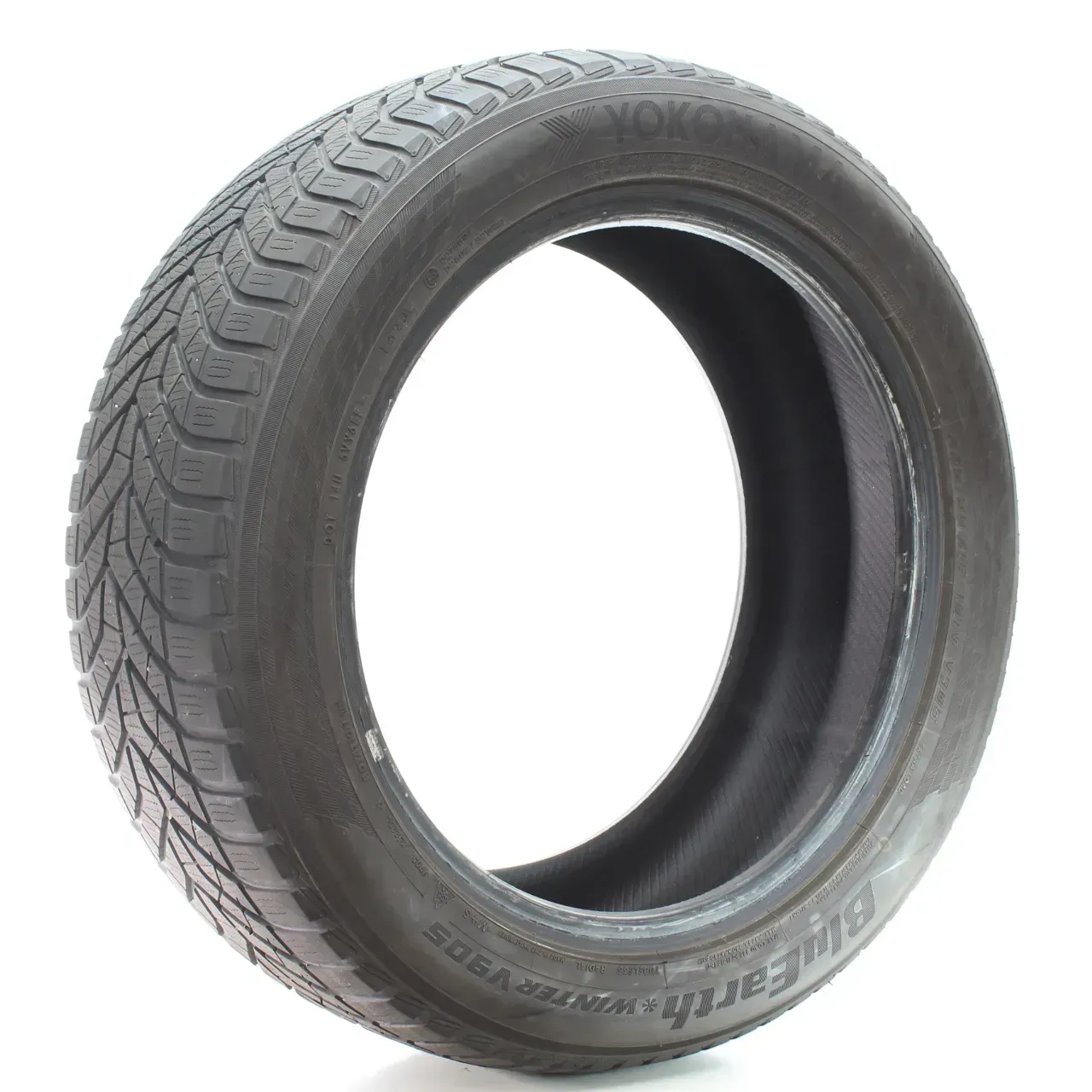 Winterreifen Yokohama BluEarth Winter V905 XL 235/50R18 101V DOT23 1Stk - Bild 1