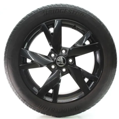 Background image for Skoda Octavia IV NX Winterräder Schwarz Lyra Bridgestone 205/55R17 5E3601025AE