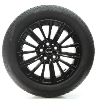 MINI Countryman U25 Winterräder V-Speiche 833 Pirelli 205/65R17 DOT24 5A094B2 - Bild 2
