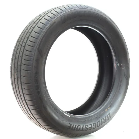Background image for Sommerreifen Bridgestone Alenza 001 225/55 R19 99V DOT24 1Stk