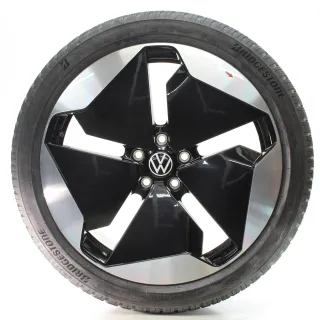 VW ID.3 E11 Winterräder Sanya Bridgestone 215/45R20 95T DOT24 10A601025T - Bild 3