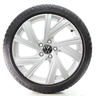 VW Golf 8 VIII CD1 Winterräder Bergamo Pirelli 225/40R18 92V DOT24 5H0601025AB - Bild 2