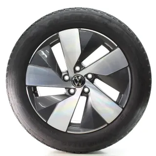 VW Passat B9 Variant CJ5 Winterräder Bologna Goodyear 215/55R17 DOT25 3J0601025B - Bild 1