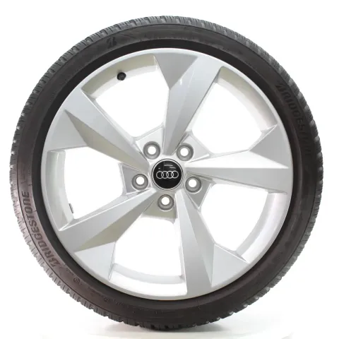 Background image for Audi A3 S3 8Y Winterräder 5-Speichen Bridgestone 225/40R18 92V DOT24 8Y0601025CP