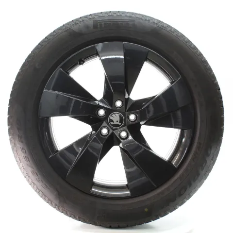 Background image for Skoda Elroq Enyaq Winterräder 5-Speichen Pirelli 235/55R19 DOT25 5LA601025CN