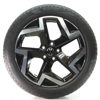 VW Passat B9 Variant CJ5 Winterräder Coventry Pirelli 235/45R18 DOT25 3J0601025M - Bild 1